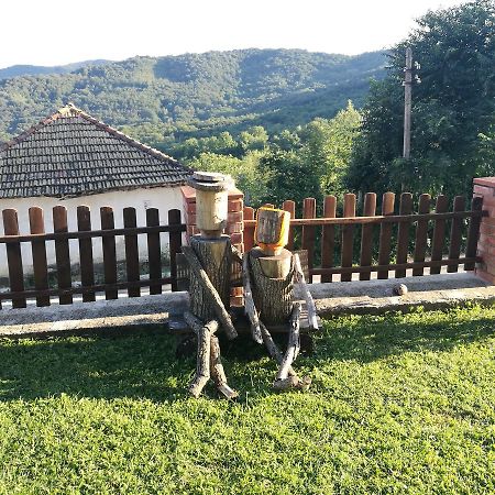 Family Hotel Lipite Tipchenitsa Exterior photo