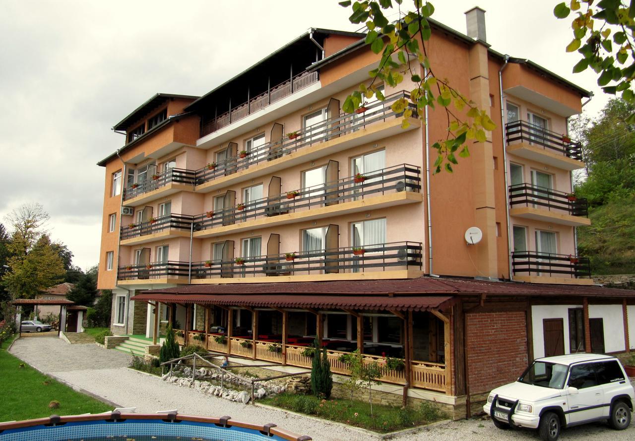 Family Hotel Lipite Tipchenitsa Exterior photo