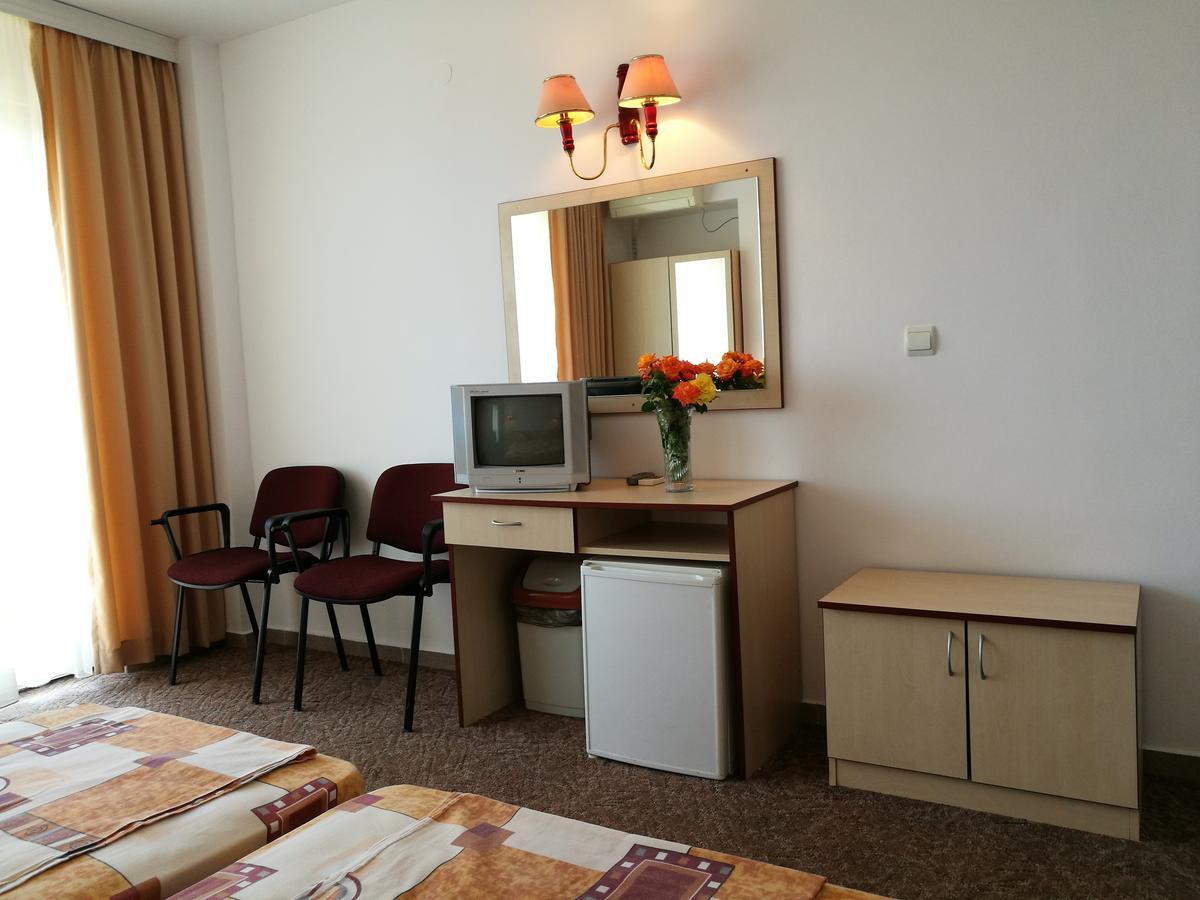 Family Hotel Lipite Tipchenitsa Exterior photo