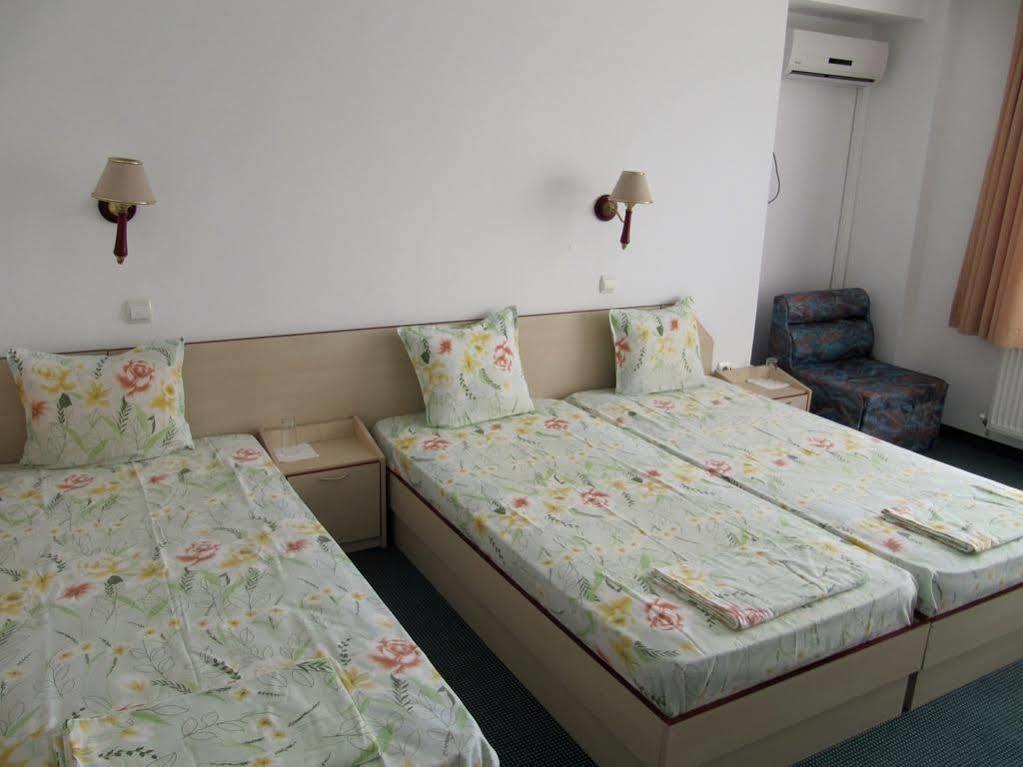 Family Hotel Lipite Tipchenitsa Exterior photo