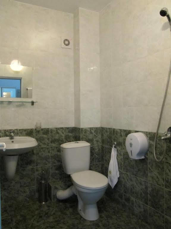 Family Hotel Lipite Tipchenitsa Exterior photo