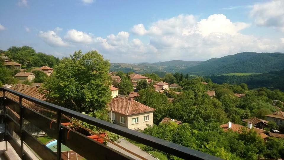 Family Hotel Lipite Tipchenitsa Exterior photo